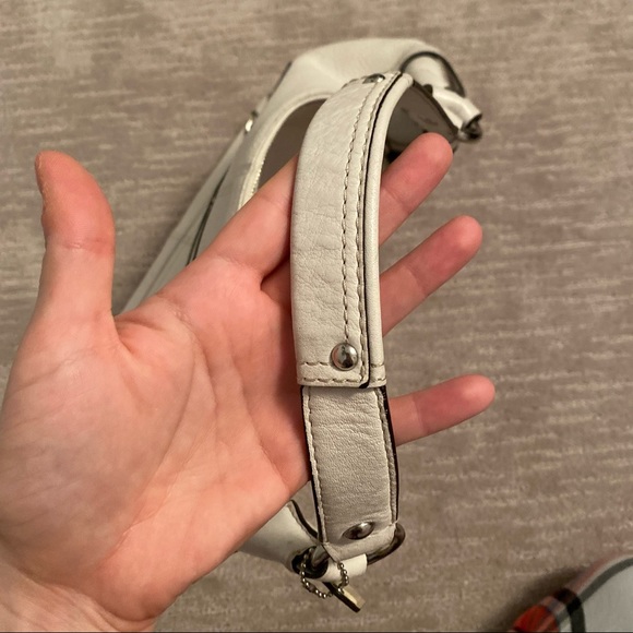 Coach Pebbled Leather Purse Ivory - Picture 4 of 10